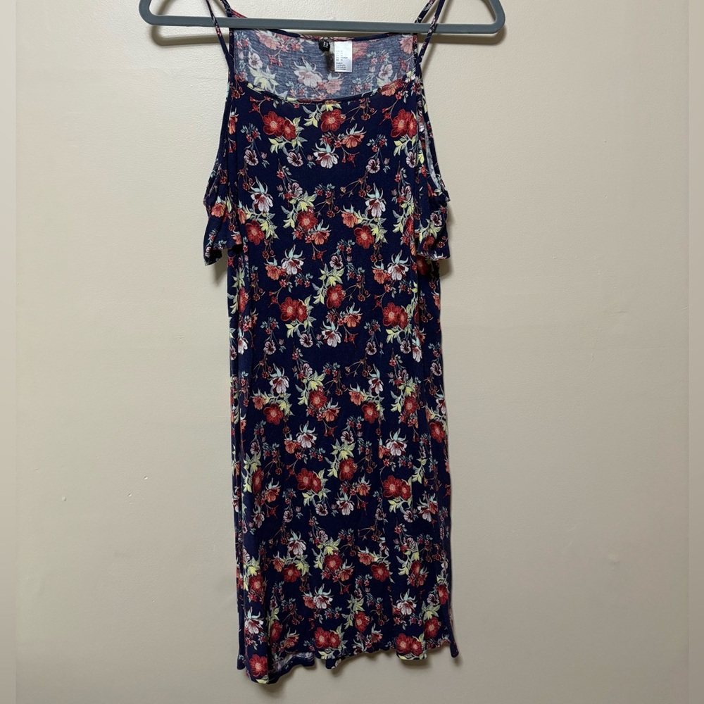 Floral dress w/ off the shoulder sleeves
